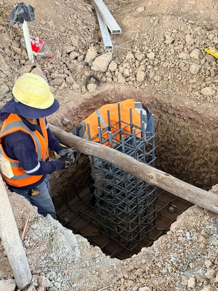 Armado de losa de hormigón dentro de la nave de la Planta de Extractos