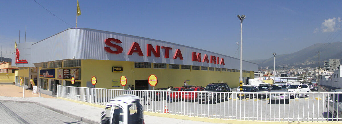 Fachada del supermercado Santa María 6 de Diciembre