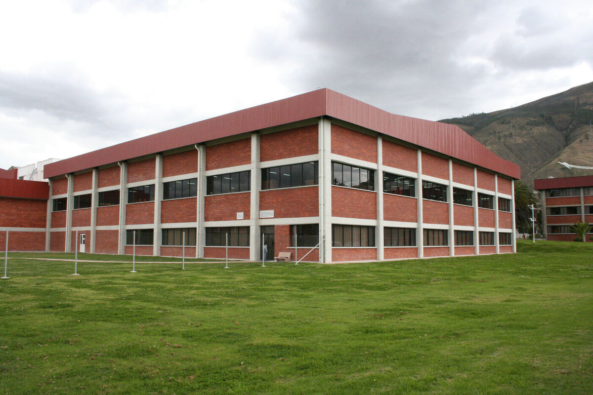 Bloque de la planta farmacéutica Tecnandina terminado
